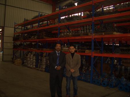 沙特客戶參觀產品倉庫