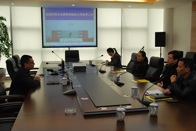 楊猛向嘉定區(qū)統(tǒng)戰(zhàn)部副部長區(qū)工商聯(lián)黨組書記倪琴女士匯報工作