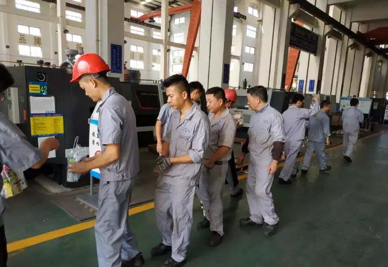 華亭鎮總工會前來上海滬工閥門廠慰問一線職工(圖3)